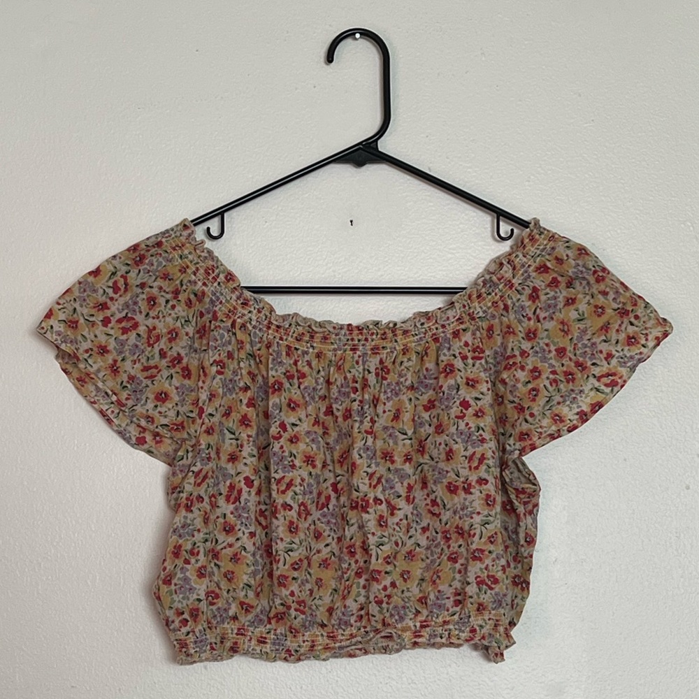 Floral print puff sleeve crop top from Urban Outfitters